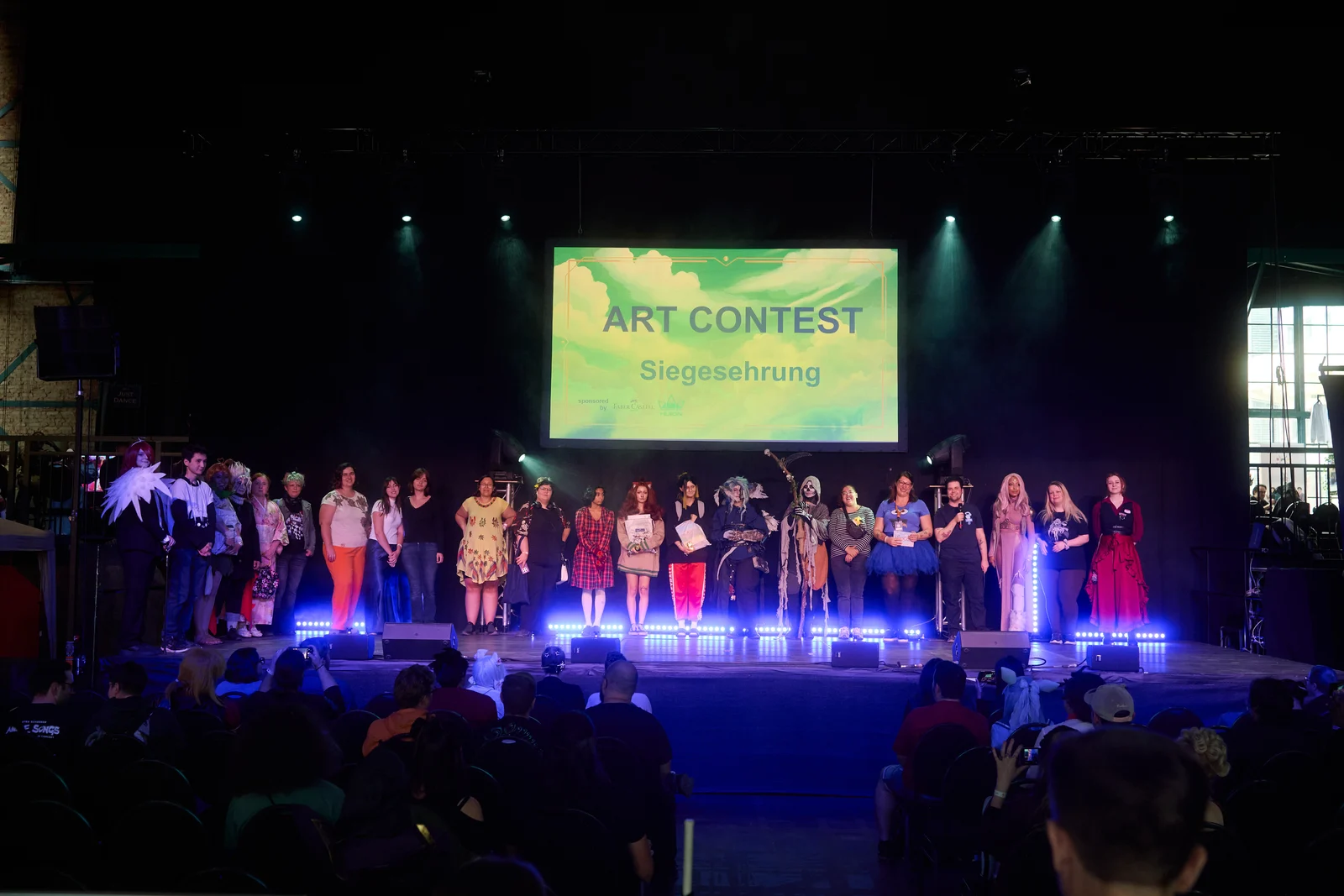 Siegerehrung des Art Contests auf der Bühne der HiroCon 2026